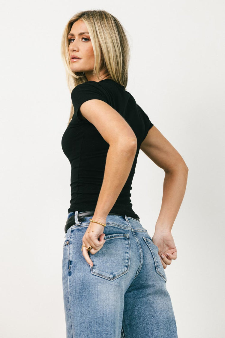 Short sleeves basic top in black