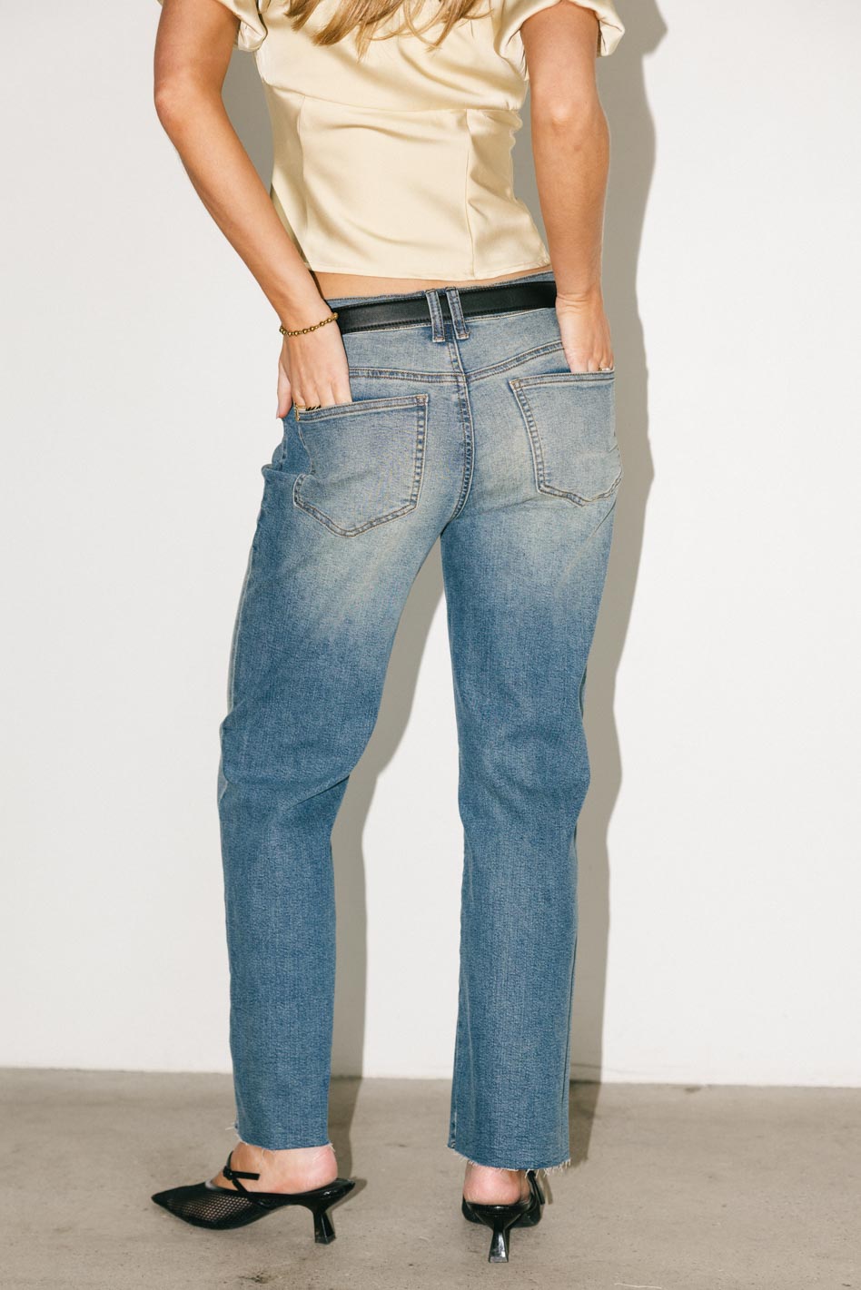 Two back pockets denim in medium wash