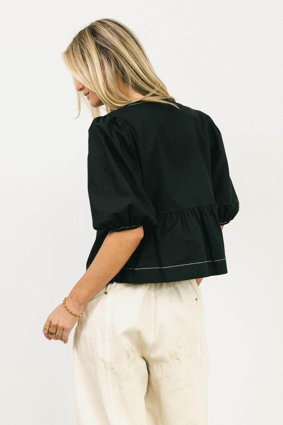 Woven blouse in black