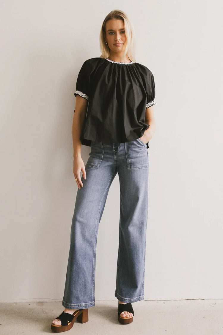 Round neck top in black