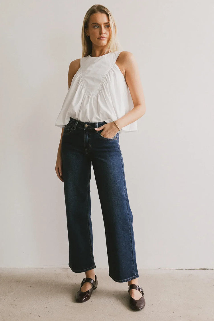 Round neck top in white