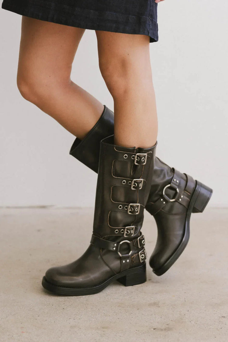 Buckle boots