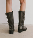 Boots in brown