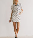 Two hand pockets mini skirt in cream