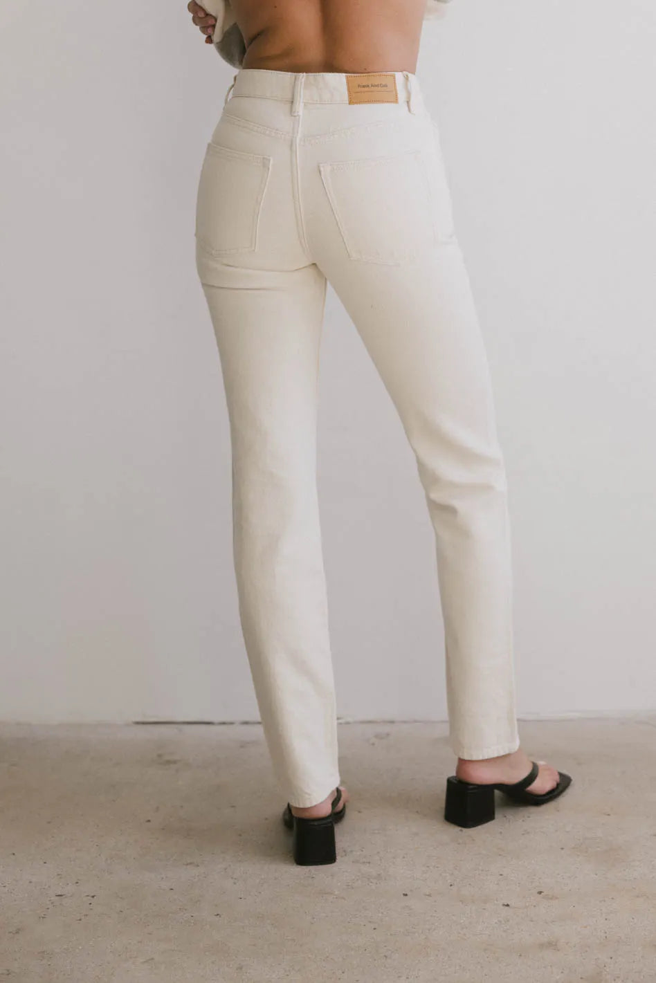 Two back pockets pants in cream