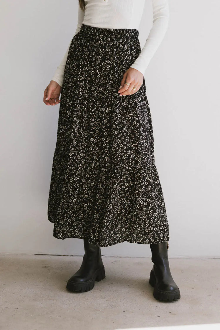 Elastic waist skirt in black