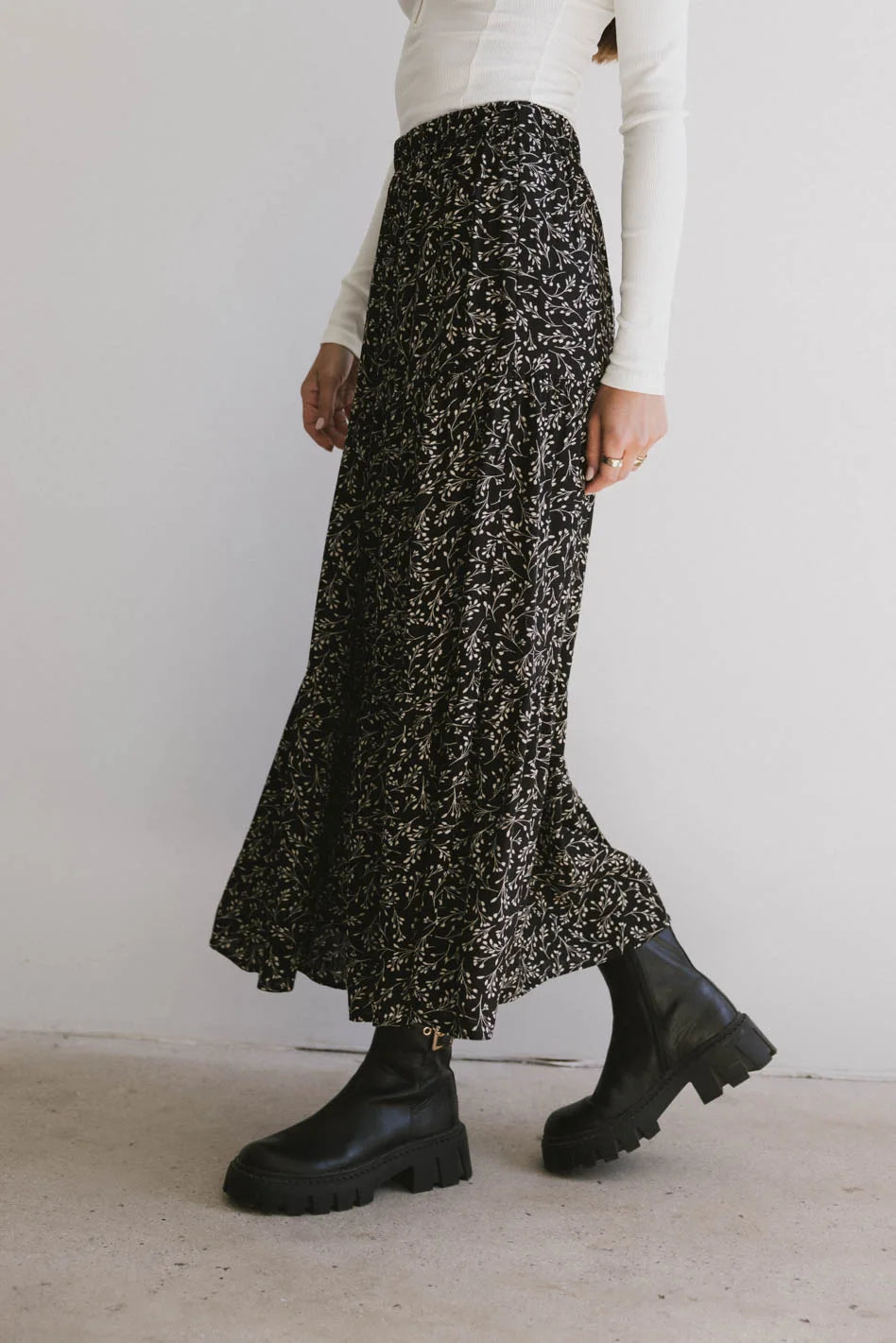 Woven skirt in black