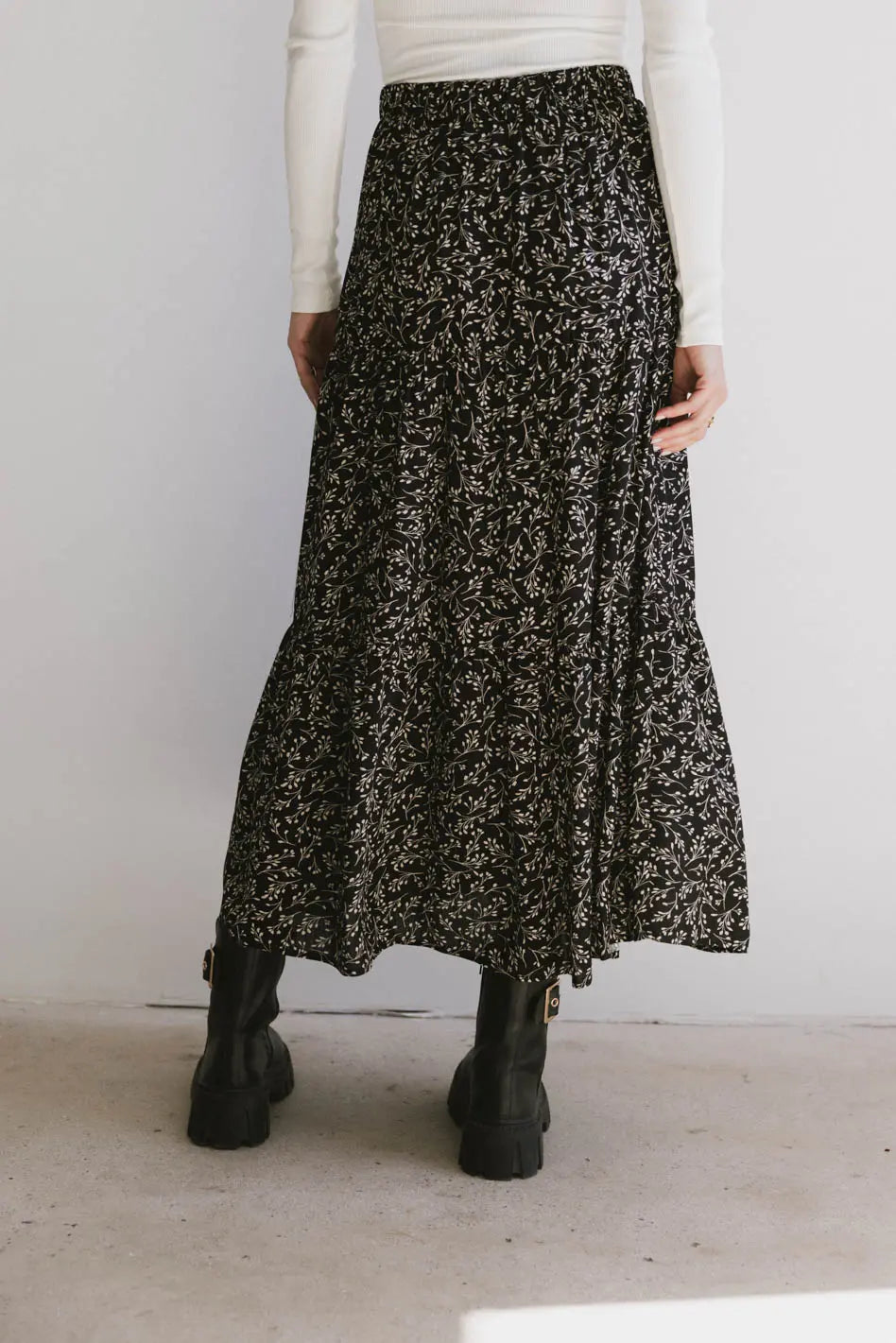 Tiered skirt in black