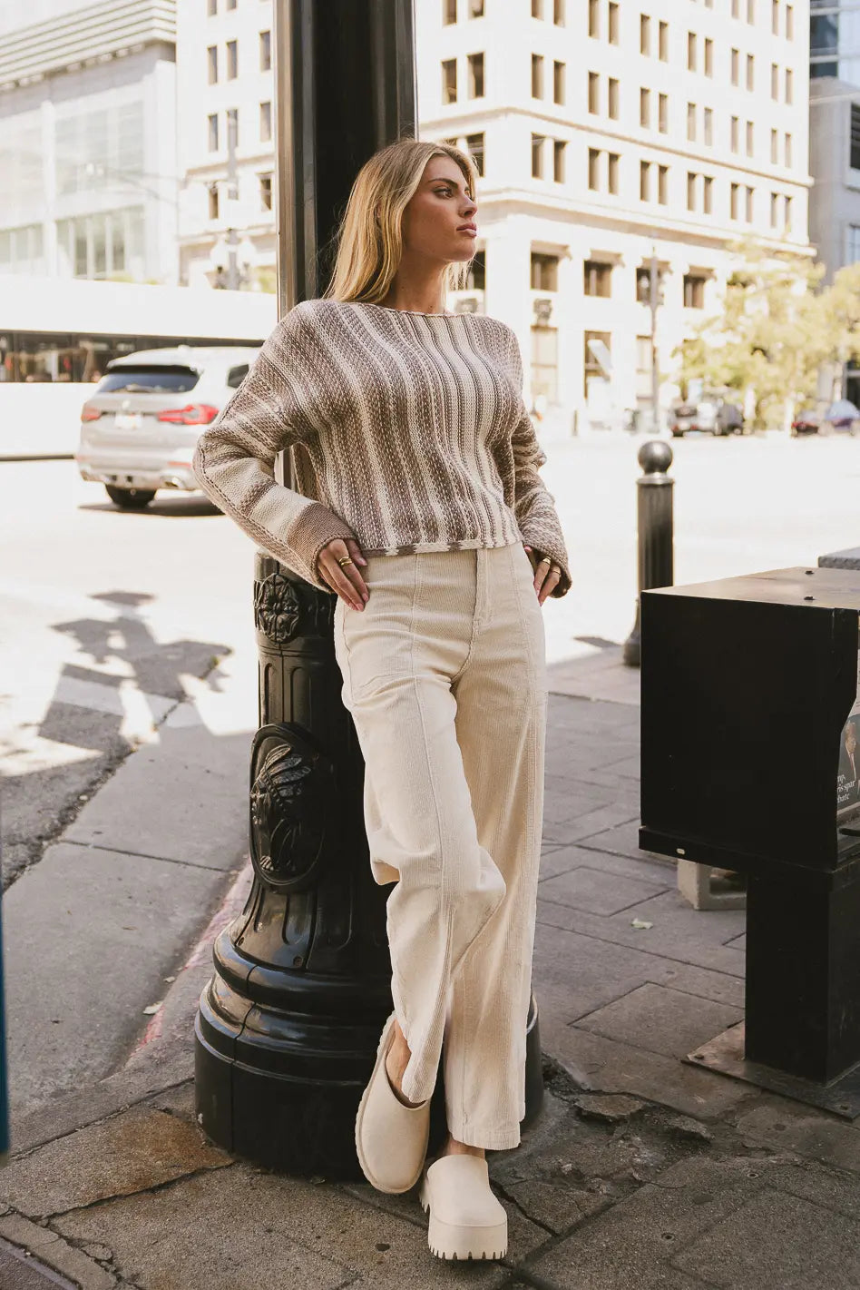 Two hand pockets corduroy pants in cream