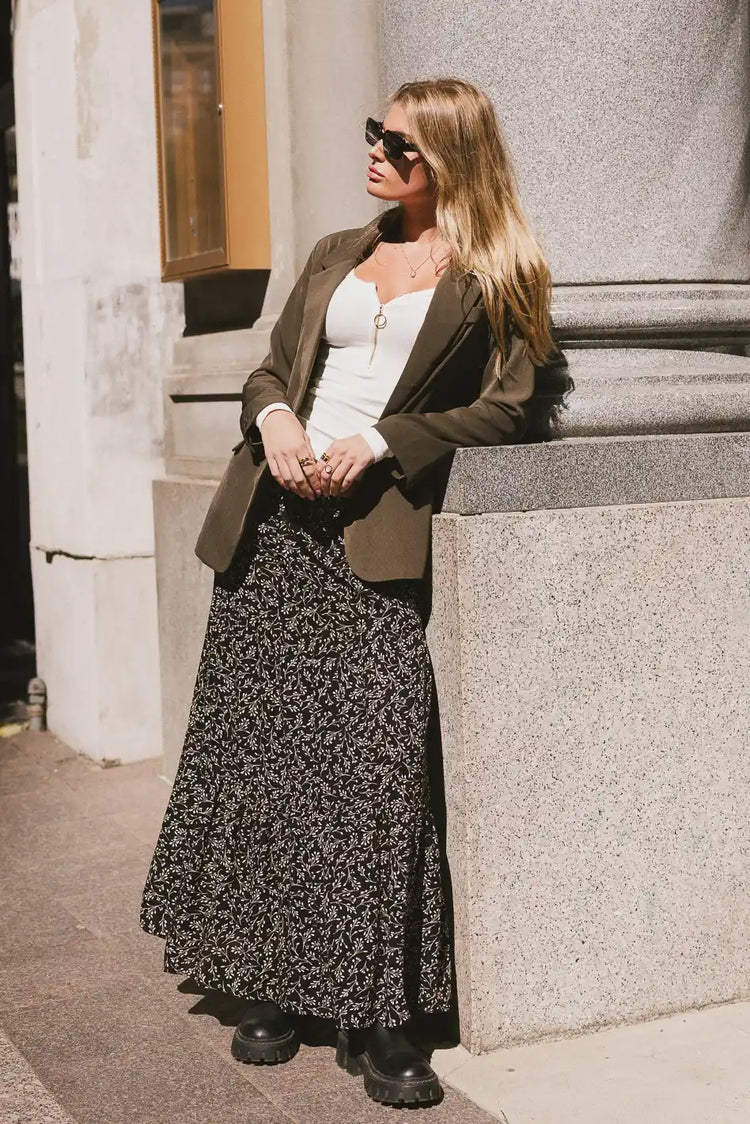 Floral skirt in black