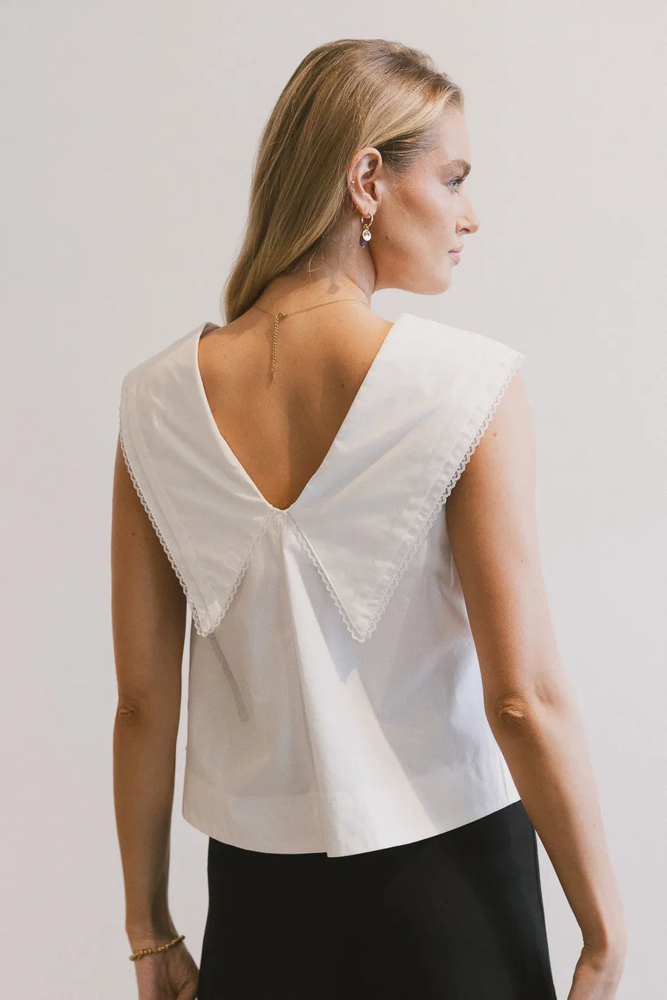 V-Neck top in white