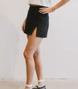 Small side slit skort in black