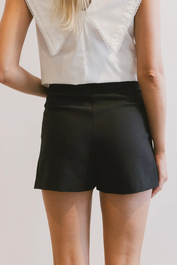 Plain color skort in black